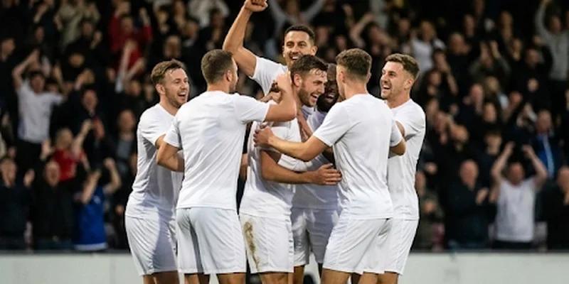 Leeds United Đè Bẹp Newcastle Tại Elland Road Để Vươn Lên Thứ Ba